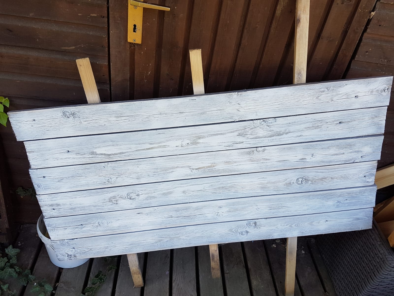 Ein Holzschild selber malen