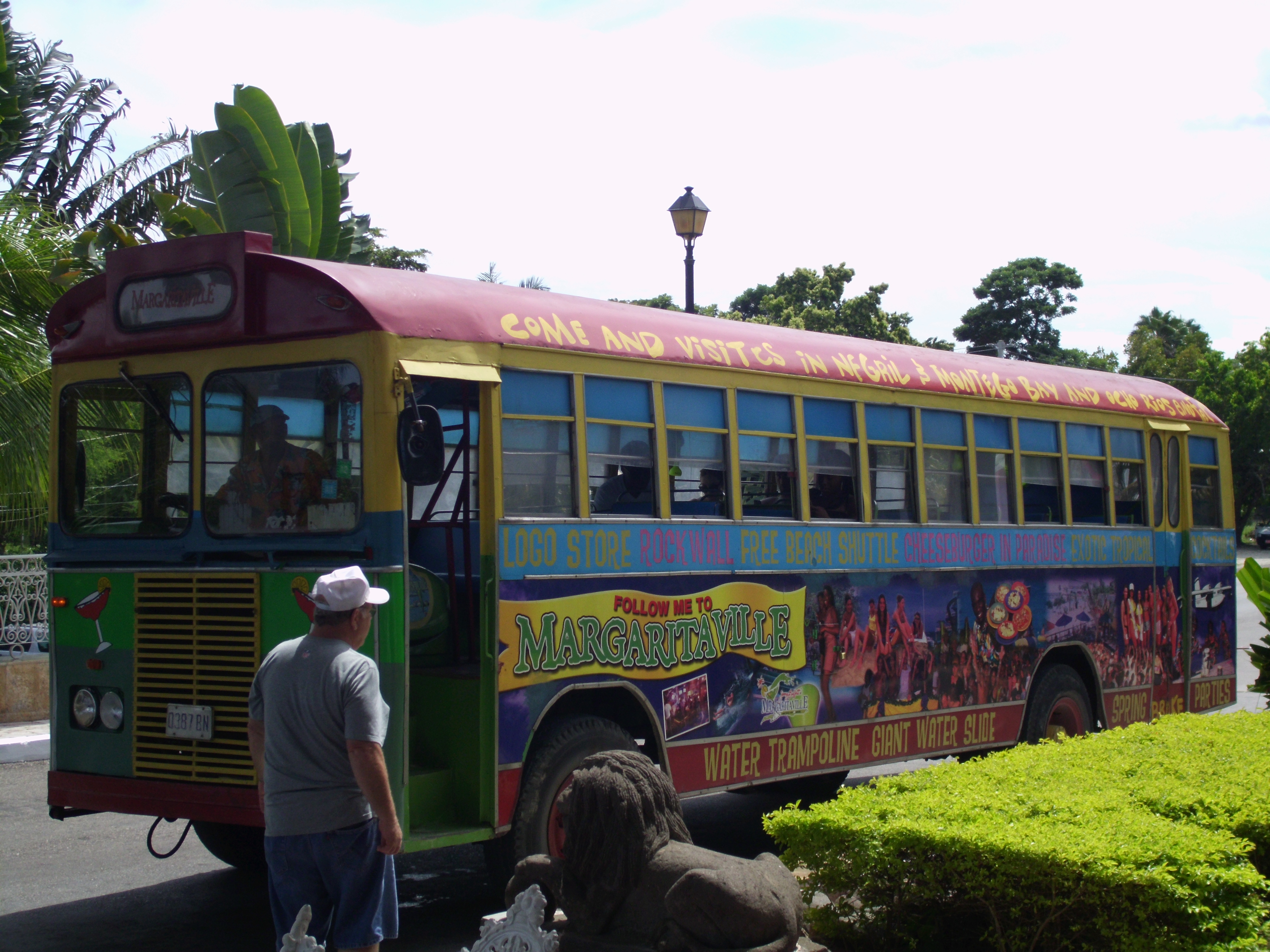 bemalter Bus auf Jamaica, Insel des Reggae