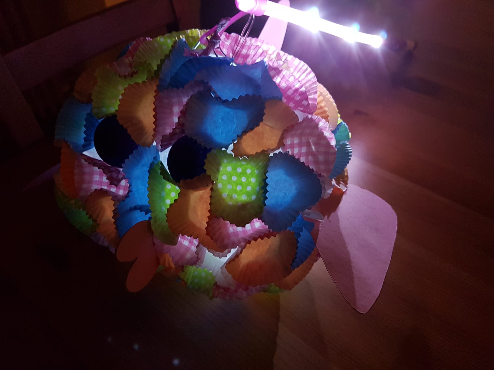 Laterne selber basteln aus einem Papier Lampion