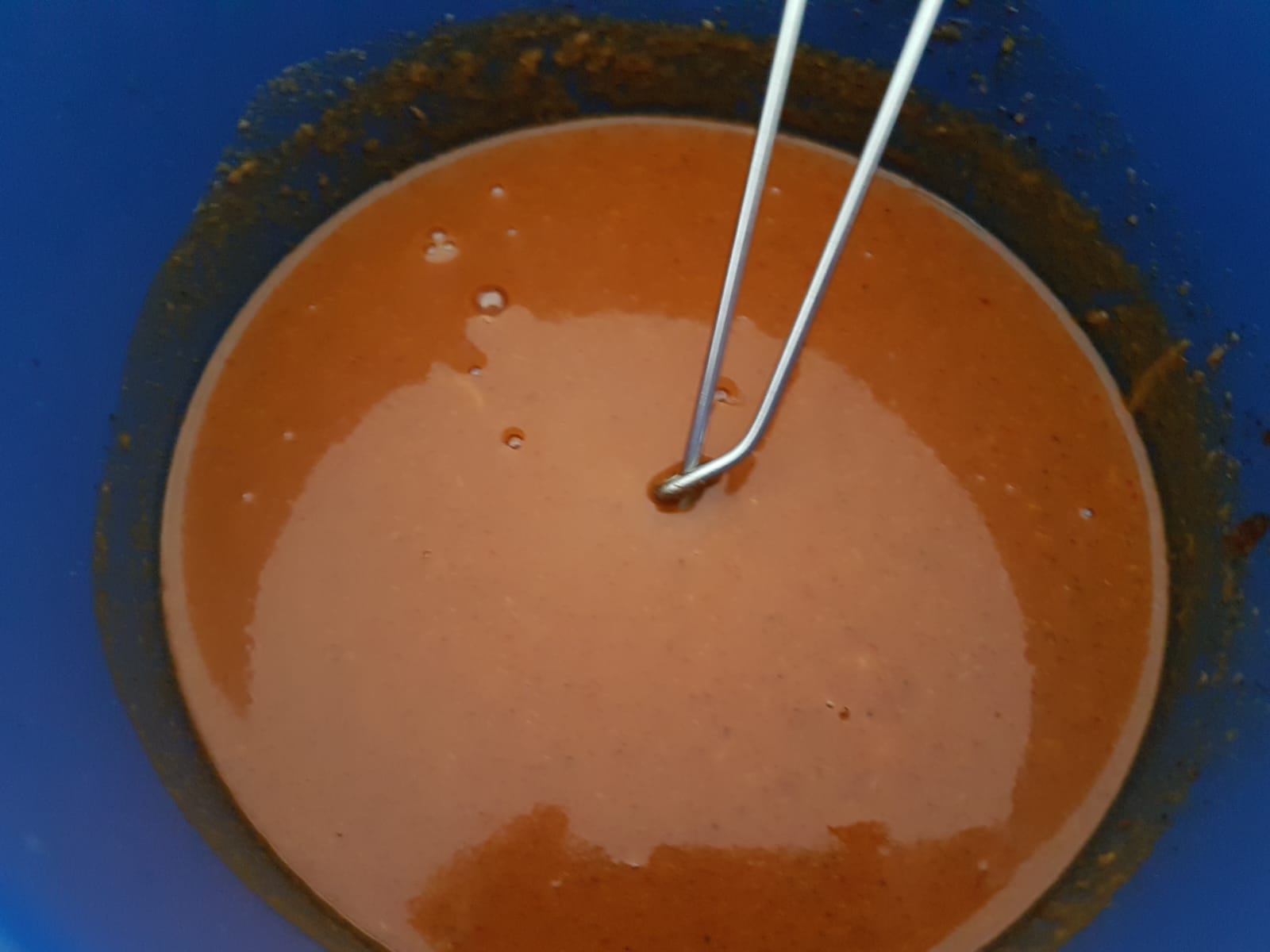Asiatisches Chili Erdnuss Hähnchen aus dem Slow Cooker - die Soße ist fertig