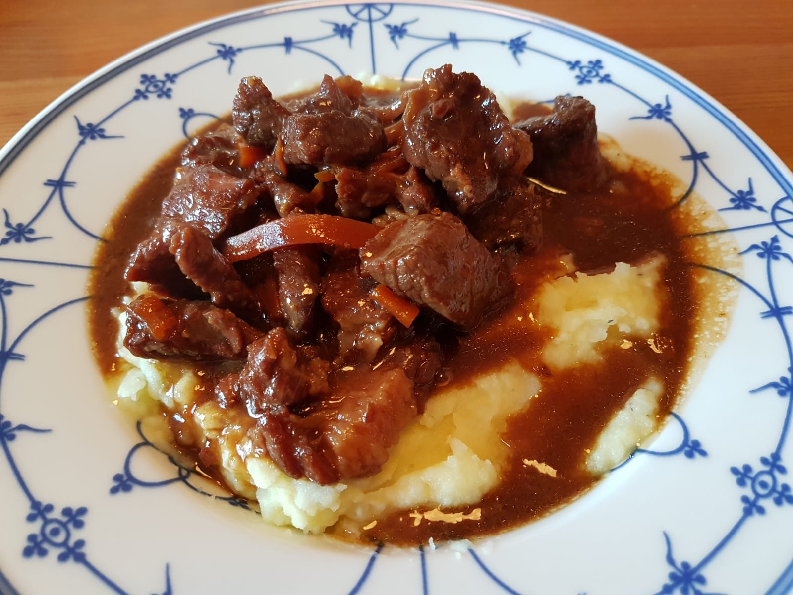 mongolisches Rindfleisch auf Kartoffelstampf