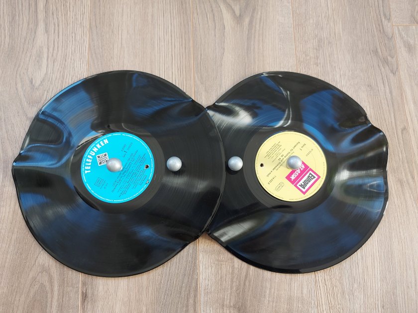 Garderobe aus Schallplatte und IKEA Fläng