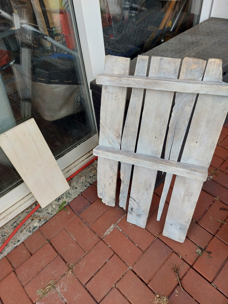 Garderobe aus Einwegpalette