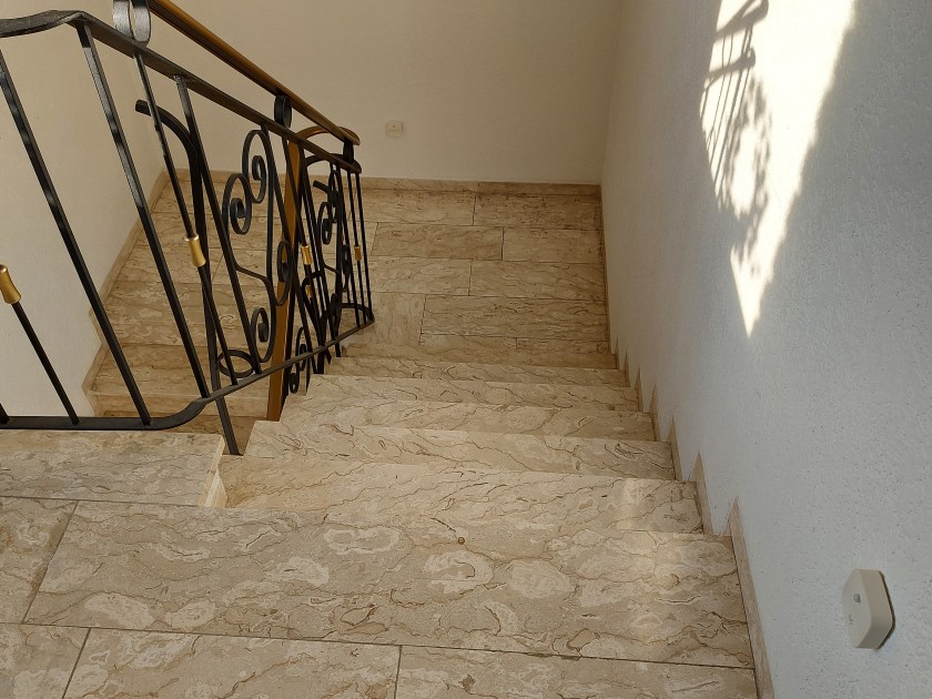 automatische Flurbeleuchtung mit kleinen Kindern