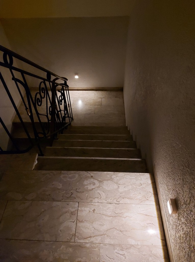 Treppenhaus automatisch beleuchtet