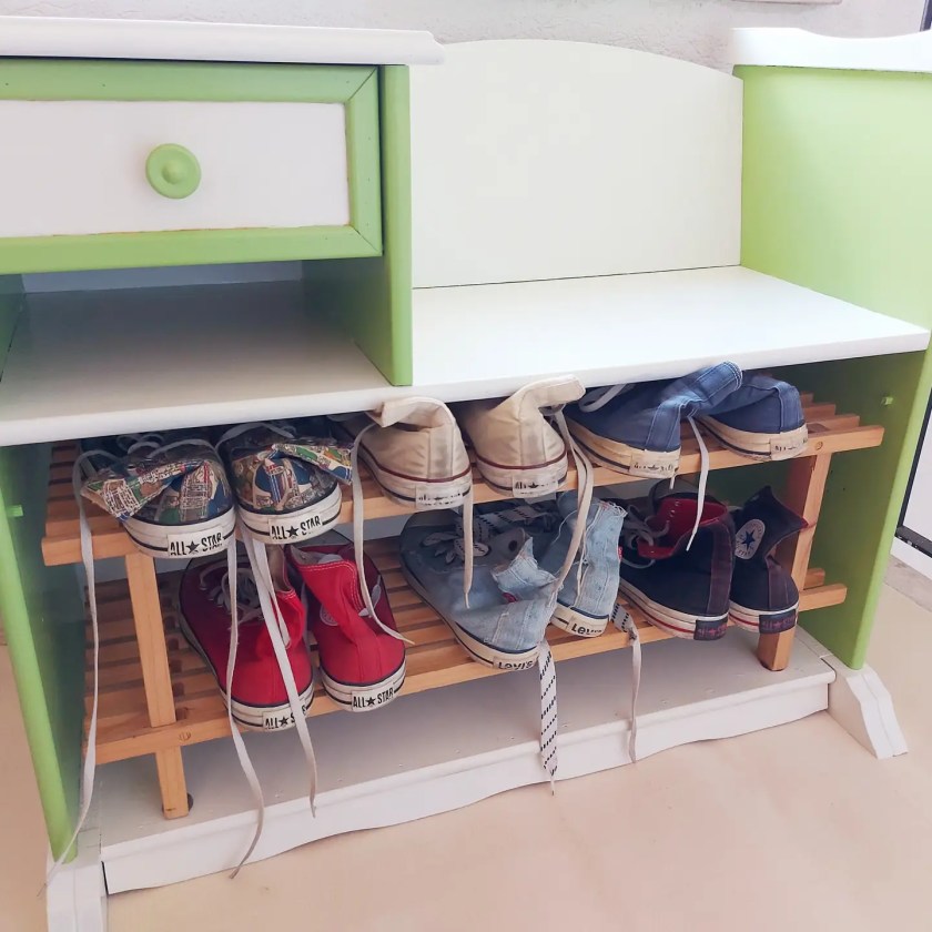 Telefonbank upcycling Schuhschrank