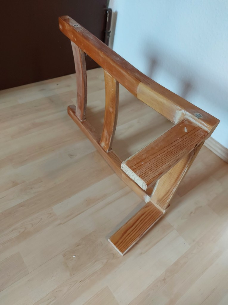 stuhl zersägt