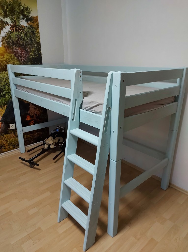 Bett Upcycling mit Kreidefarbe